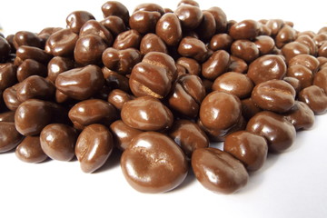麦チョコ - Chocolate-coated puffed barley