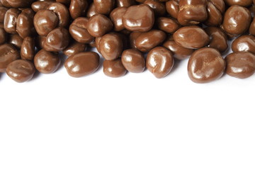 麦チョコ - Chocolate-coated puffed barley