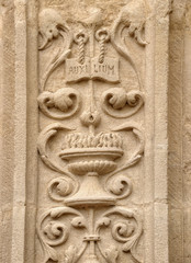 Détail de la décoration extérieure de l'église de Rouffignac, France