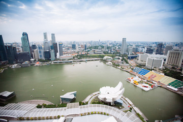 Fototapeta na wymiar SINGAPORE - JANUARY 20, 2014: Urban landscape of Singapore. Skyline and modern skyscrapers of business district Marina Bay