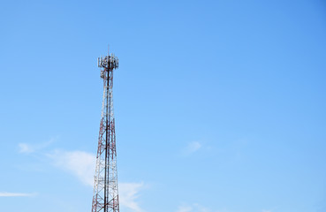 Obraz premium Telephone antenna sky background