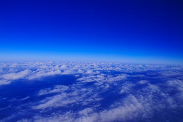 Fototapeta na wymiar 空撮。青空と雲海