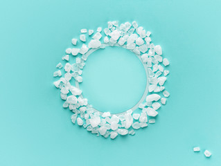 Plakat round frame of scattered sea salt on a turquoise background