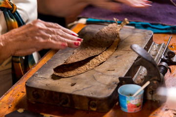Woman making cigar - Trinidad - Cuba