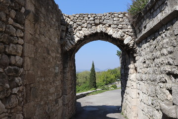 VILLAGE MEDIEVAL DE LA GARDE ADHEMAR - DROME PROVENCALE