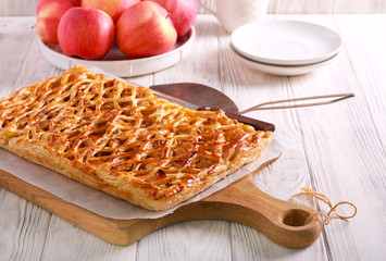 Apple and cinnamon puff pastry cake
