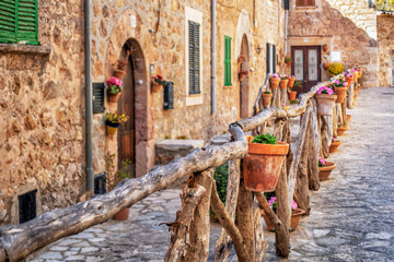 Bäuerliche Einfriedung in Valldemossa auf Mallorca © heiwa