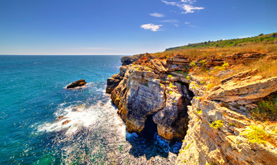 Fototapeta na wymiar Stunningly beautiful landscape with rocky shore and blue sea