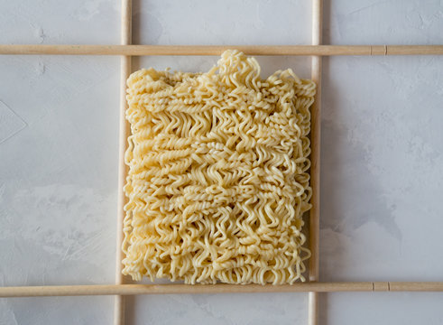  instant noodles and wooden sticks