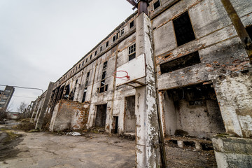 Fototapeta na wymiar Abandoned old factory building outside