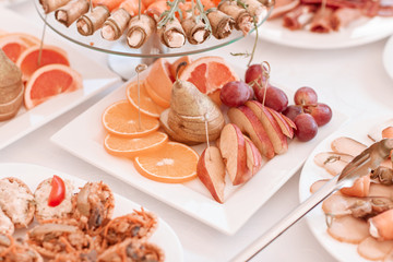 plate with slices of fruit on the holiday table