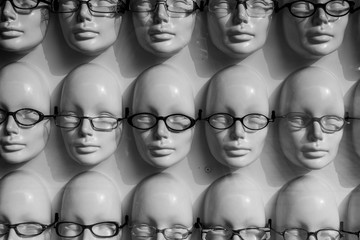 Twarze w okularach © Nicoletta