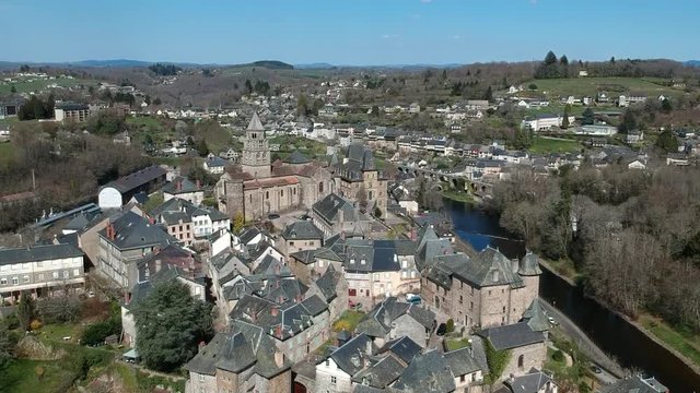 Uzerche (Corr&egrave;ze - France) - Vue a&eacute;rienne de la perle du Limousin