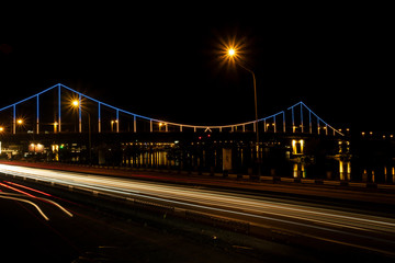 Fototapeta na wymiar Kiev night bridge