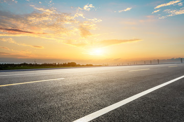 Fototapeta premium Empty asphalt road ground and beautiful sky clouds at sunset