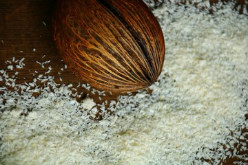 kokosraspeln und kokusnuß