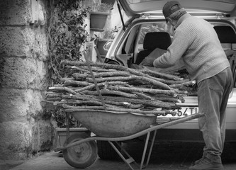 man in orvieto in black and white