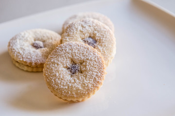 Cookies with raspberry jam