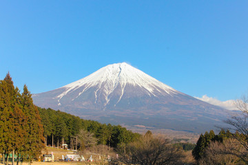 Fototapeta na wymiar まかいの牧場から見える富士山