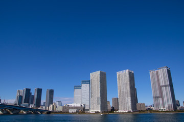 Fototapeta na wymiar 東京湾ベイエリアに建つ高層ビル群