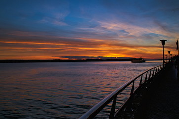 Stimmungsvoller Sonnenuntergang über dem Bodensee