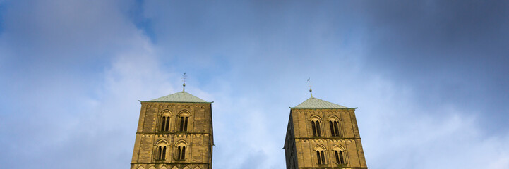 Dunkle Wolken ueber St.-Paulus-Dom, Muenster, Muensterland, Nordrhein-Westfalen, Deutschland, Europa
