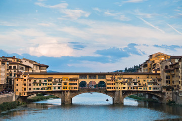 Obraz premium Ponte Vecchio bridge and architecture along river Arno in Florence, Tuscany, Italy