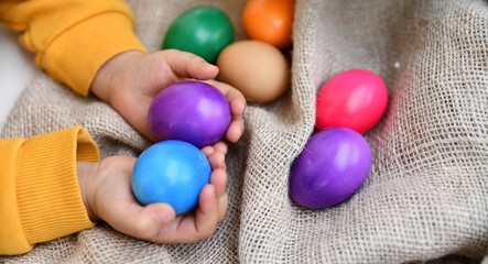 Fototapeta na wymiar Easter eggs in the hands of children
