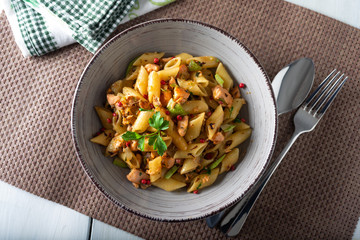 Penne al salmone e zucchine