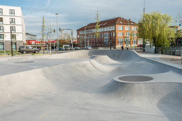 Fototapeta na wymiar Skatepark Reutlingen mit futuristischem Aussehen