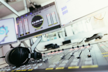 Radio broadcasting studio: Soundboard and computers