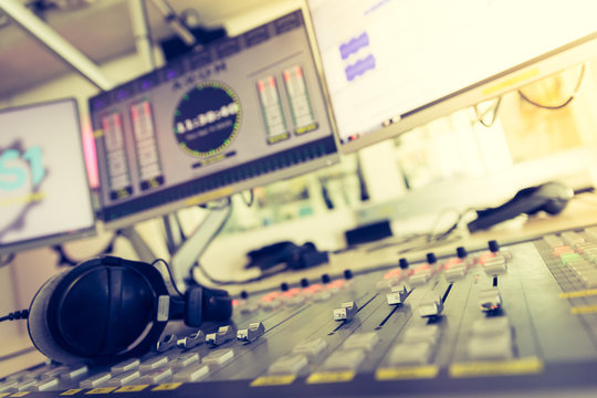 Radio broadcasting studio: Soundboard and computers