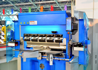 Hydraulic sheet bending machine for sheet metal bending