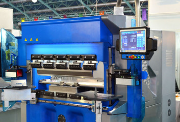 Hydraulic sheet bending machine for sheet metal bending