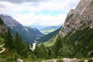 Fototapeta na wymiar hiking to rifugio comici - fiscalina valley, alps, dolomites, Italy