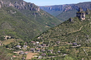 Vue sur un village de montagne