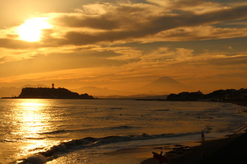 Obraz premium 江ノ島と夕日