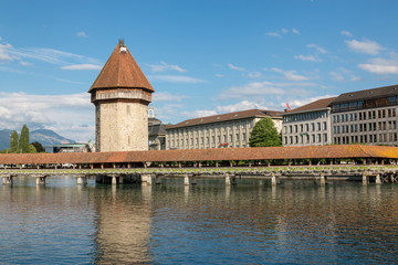 Fototapeta premium Panoramic view of Lucerne city with Chapel Bridge and river Reuss