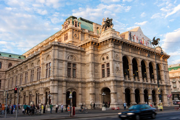 Fototapeta na wymiar Vienna's State Opera.