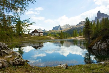 Fototapeta na wymiar Croda da Lago - Cortina d'Ampezzo