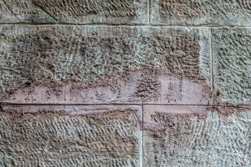Feuchte Wand einer Sandstein Brücke