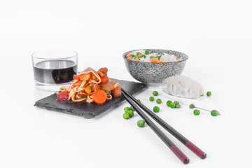 Chinese noodles with a chicken and vegetables