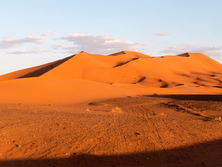Fototapeta na wymiar Die Wüste Sahara im Süden von Marokko. Diese Sandwüste heißt auch Erg Chebbi.