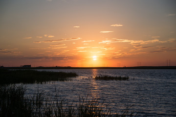 Fototapeta na wymiar Sunset on the lake on a summer evening