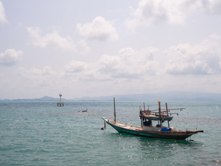 Fototapeta na wymiar fishing boat near the island. Koh Phangan