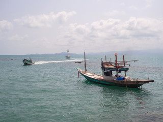 Fototapeta na wymiar fishing boat near the island. Koh Phangan