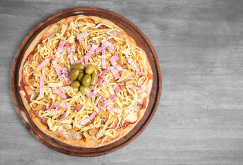 bacon and eggs pizza