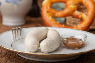 Aufsicht von zwei bayerischen Weißwürste