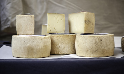 Sheeted cured cheese