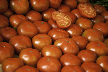 Fresh tomatoes market